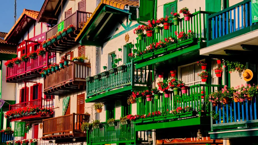 pueblos bonitos cerca de san sebastian - hondarribia