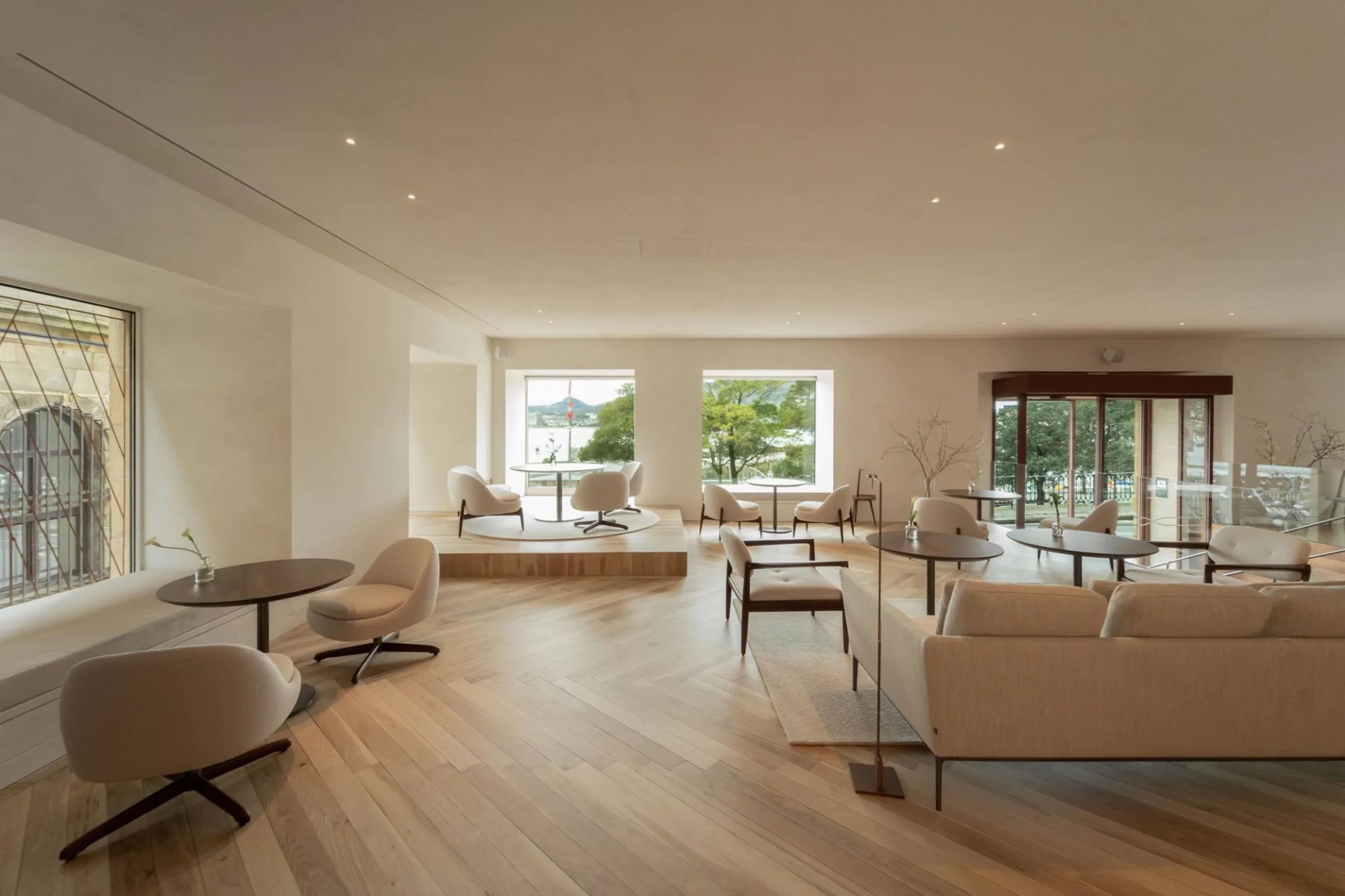 Lasala Plaza Hotel Lobby Bar